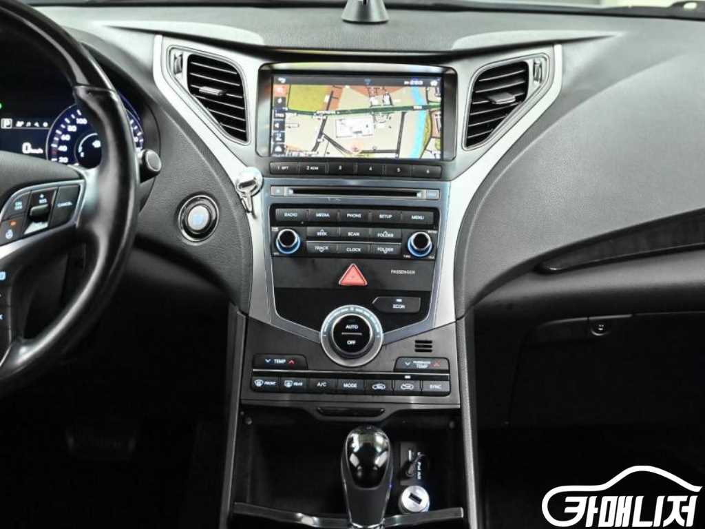 Hyundai Grandeur Grandeur HG Hybrid PREMIUM thumbnail 8