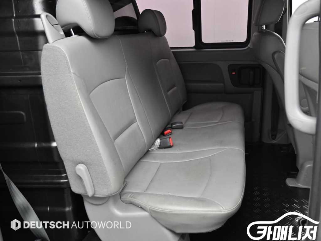 Hyundai Starex Grand Starex Van 5-Seater thumbnail 12