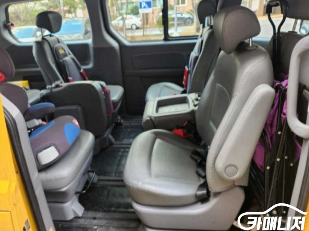 Hyundai Starex Grand Starex 12-Seater School Bus thumbnail 13