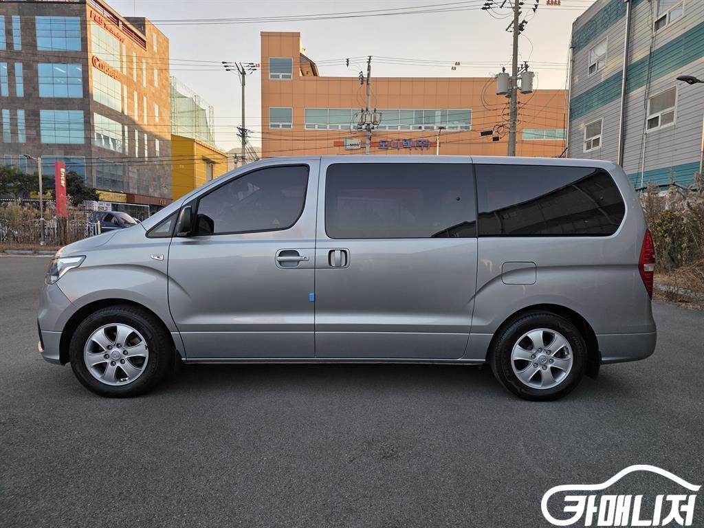 Hyundai Starex The New Grand Starex 2WD Wagon 12-Seater thumbnail 4