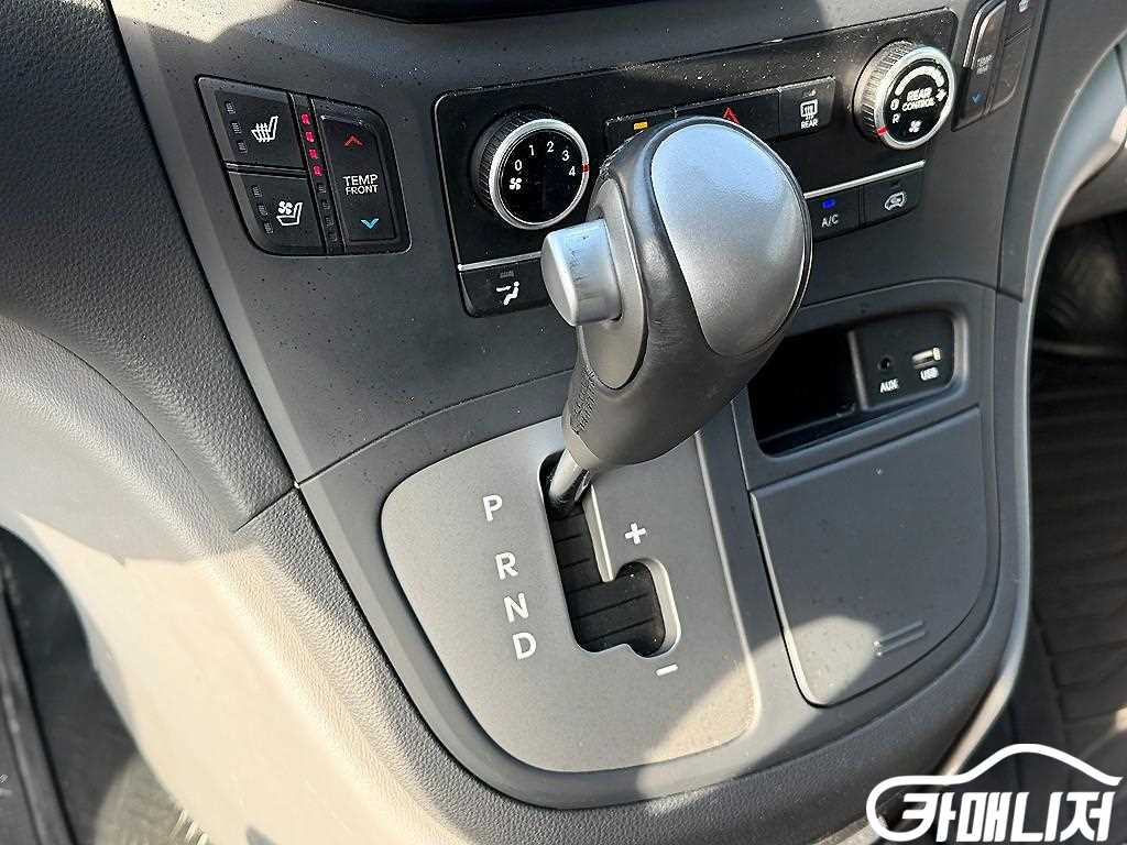 Hyundai Starex The New Grand Starex 2WD Wagon 12-Seater thumbnail 11