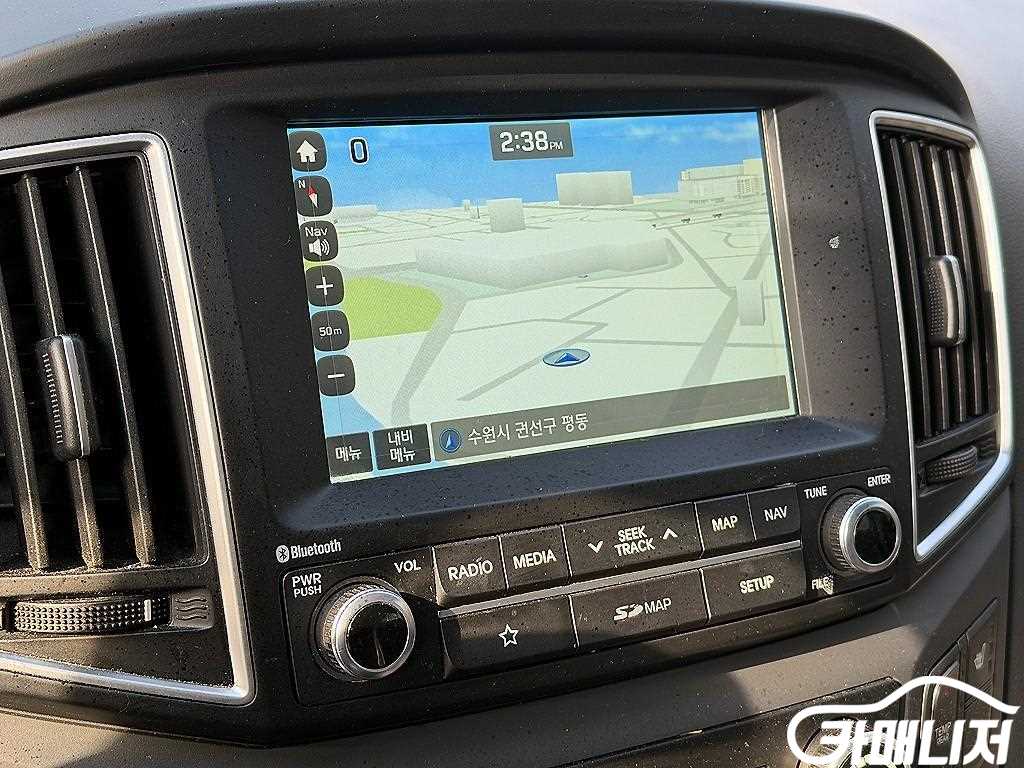 Hyundai Starex The New Grand Starex 2WD Wagon 12-Seater thumbnail 14