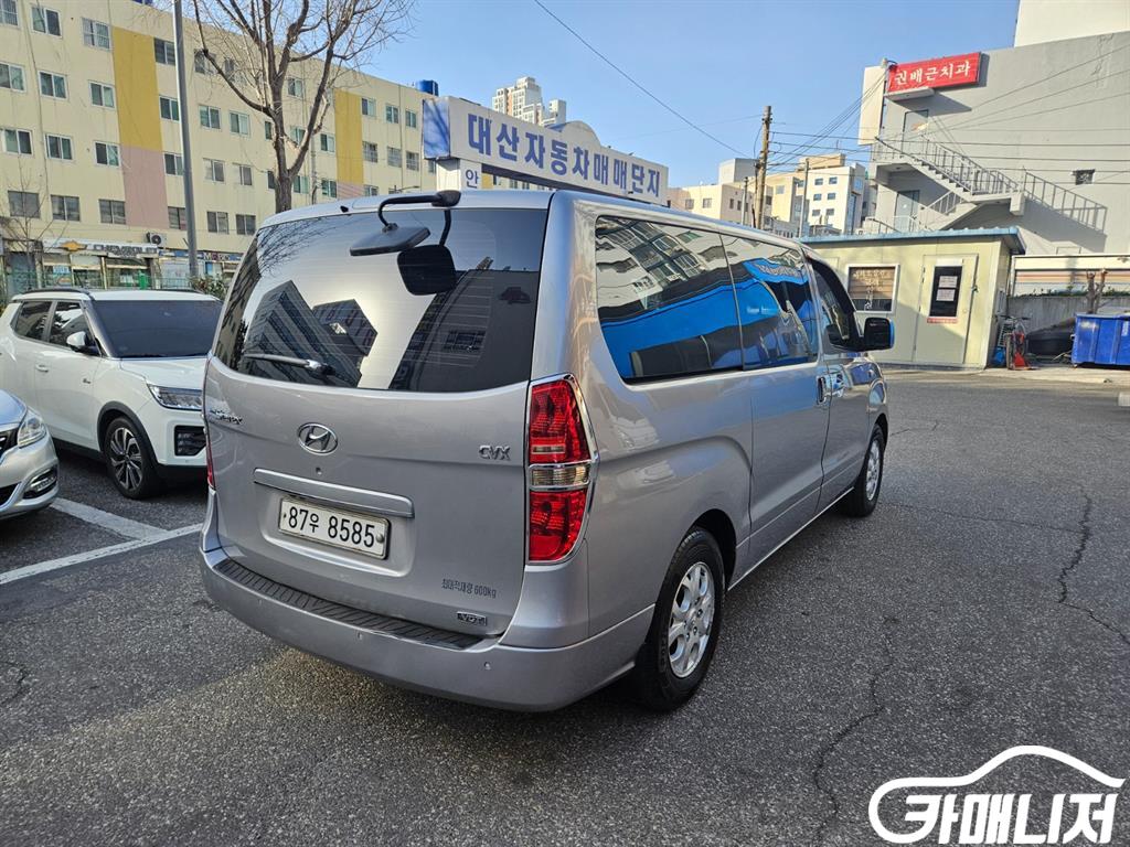 Hyundai Starex Grand Starex Van 5-Seater thumbnail 4