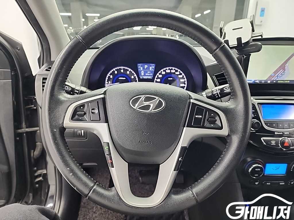 Hyundai Accent AccentFacelift 1.6GDI Top thumbnail 9