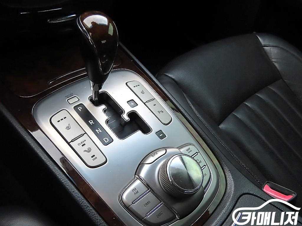 Hyundai Genesis BH330 GRAND thumbnail 10