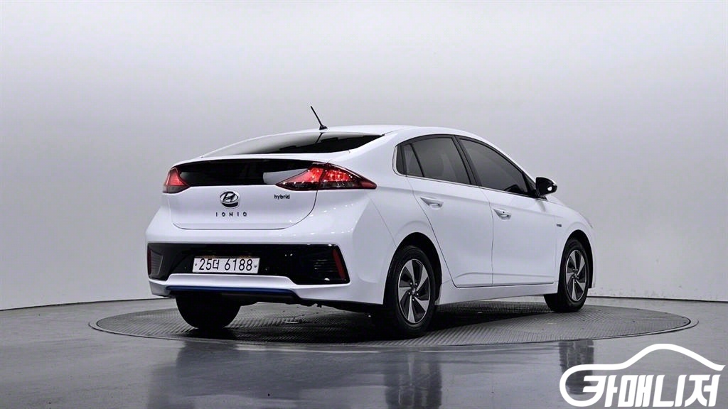 Hyundai Ioniq N thumbnail 2