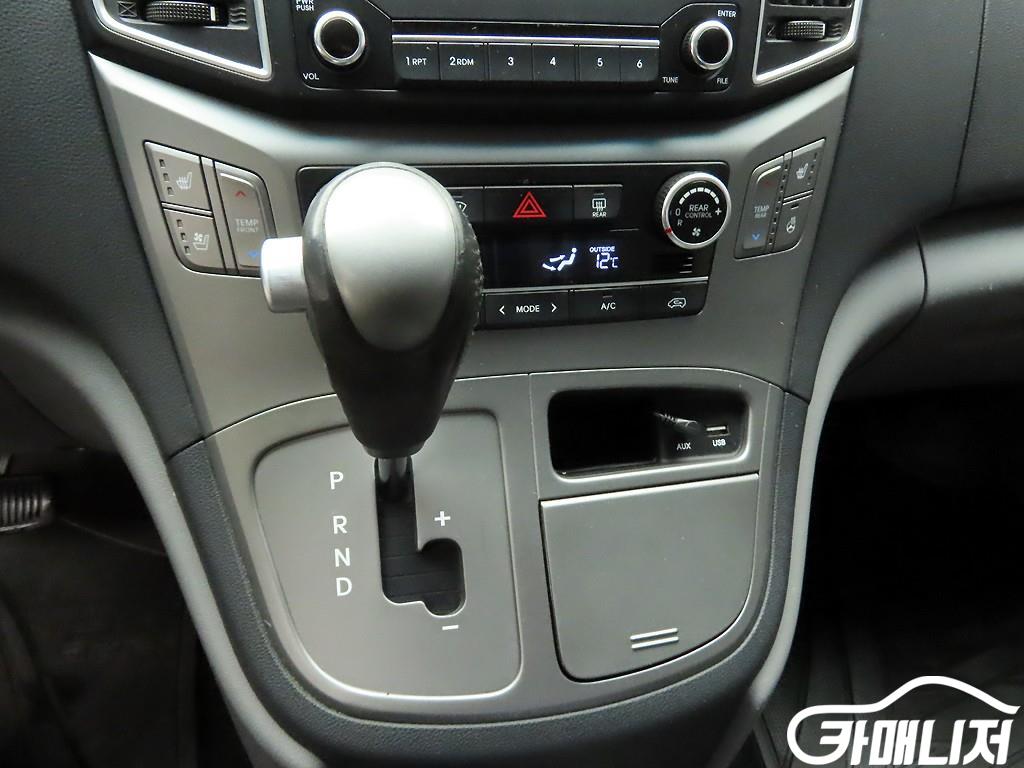 Hyundai Starex Grand Starex 11-Seater Wagon thumbnail 10