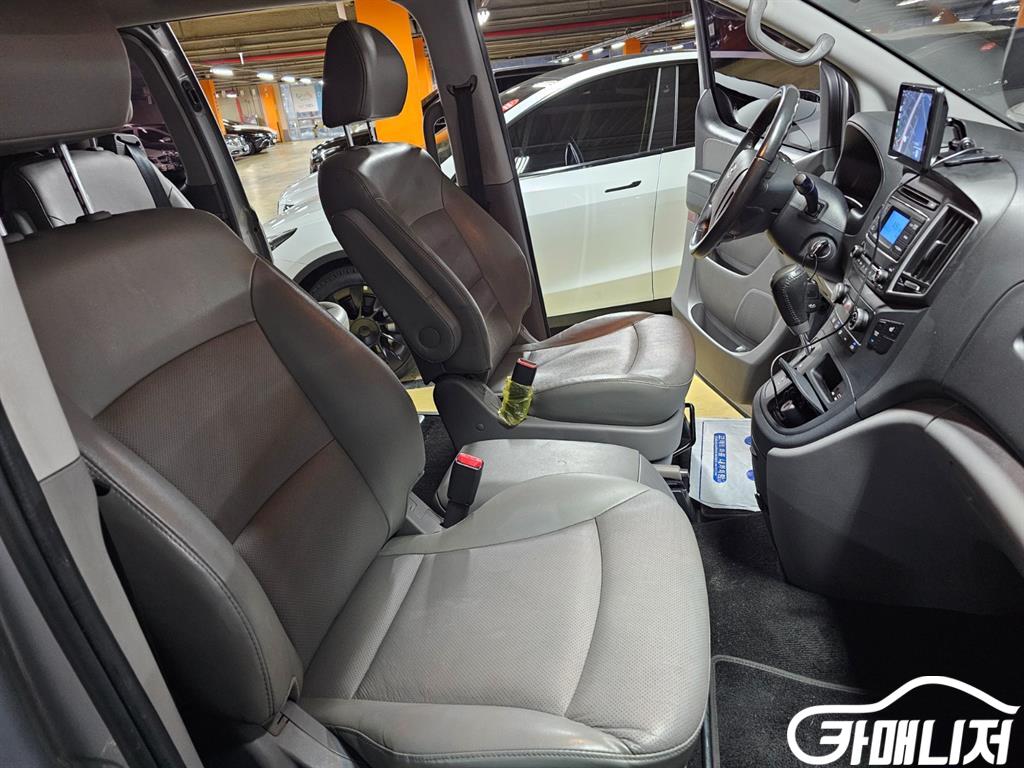 Hyundai Starex The New Grand Starex 2WD Urban 9-Seater thumbnail 15