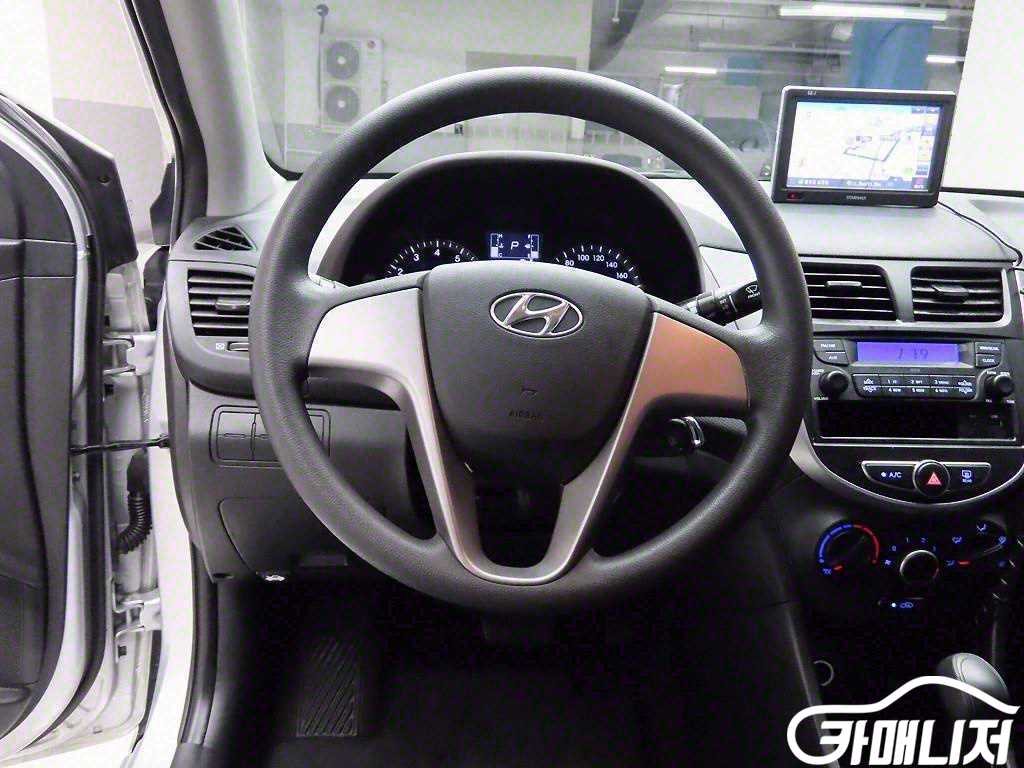 Hyundai Accent AccentFacelift 1.4VVT Smart thumbnail 8