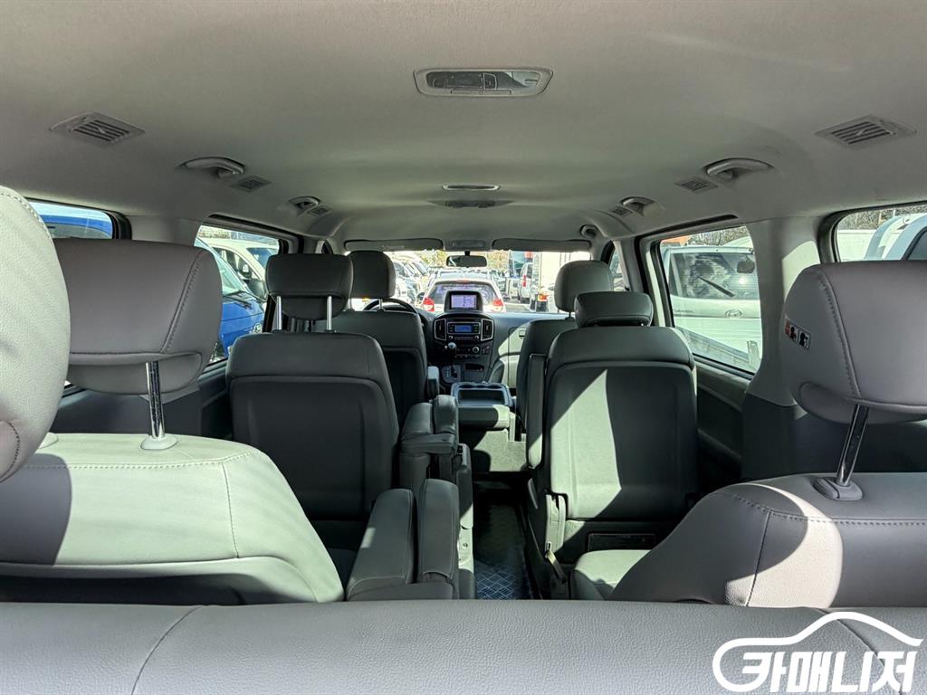 Hyundai Starex The New Grand Starex 2WD Wagon 12-Seater thumbnail 14