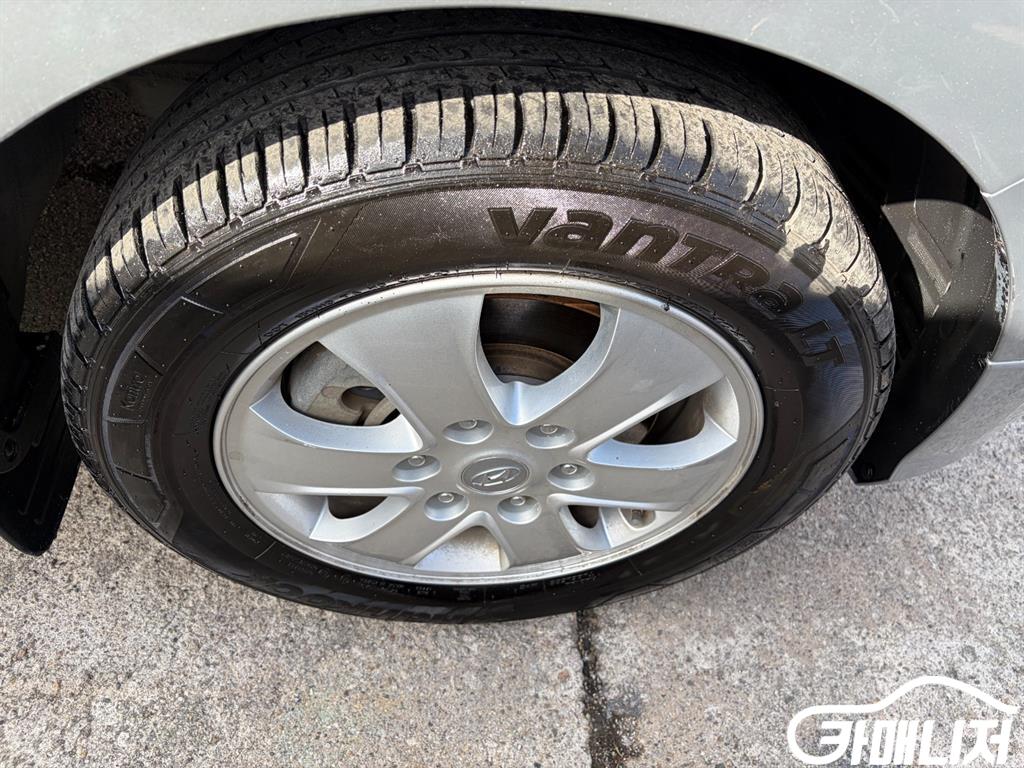 Hyundai Starex The New Grand Starex 2WD Wagon 12-Seater thumbnail 16