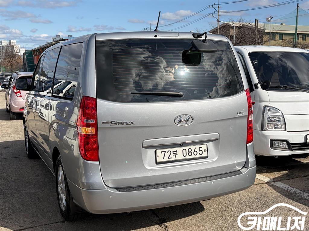 Hyundai Starex The New Grand Starex 2WD Wagon 12-Seater thumbnail 4