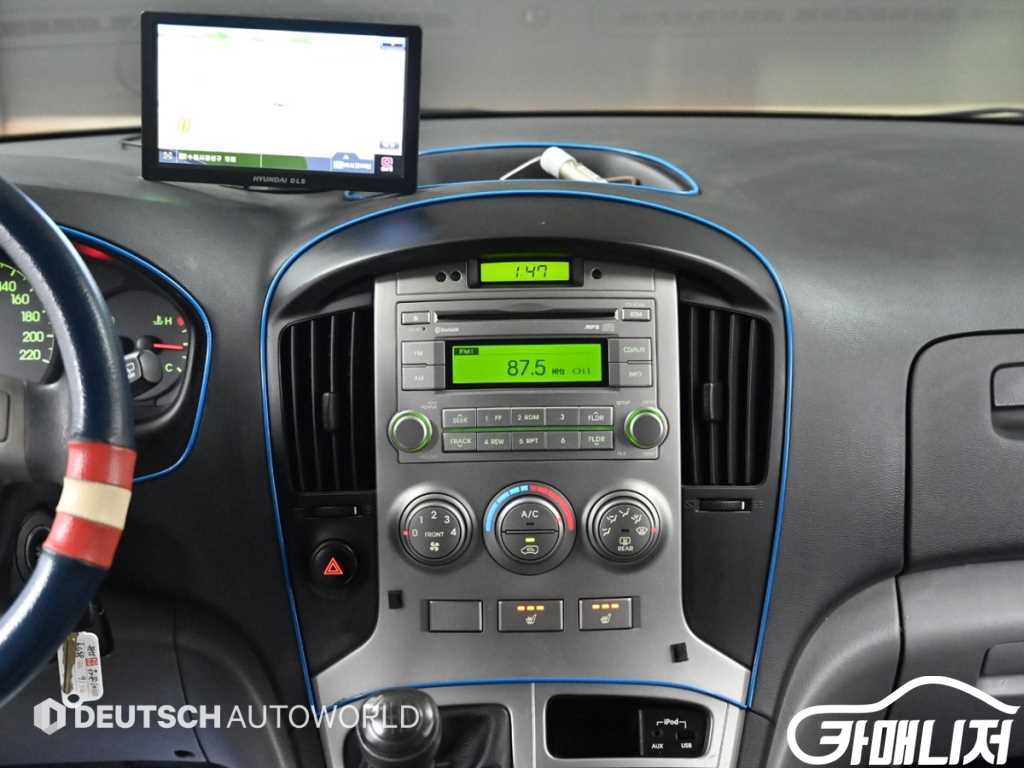 Hyundai Starex Grand Starex Van 5-Seater thumbnail 14