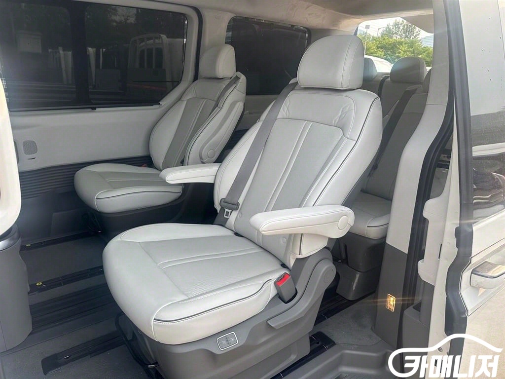 Hyundai Staria 4WD Diesel Lounge Limousine thumbnail 17