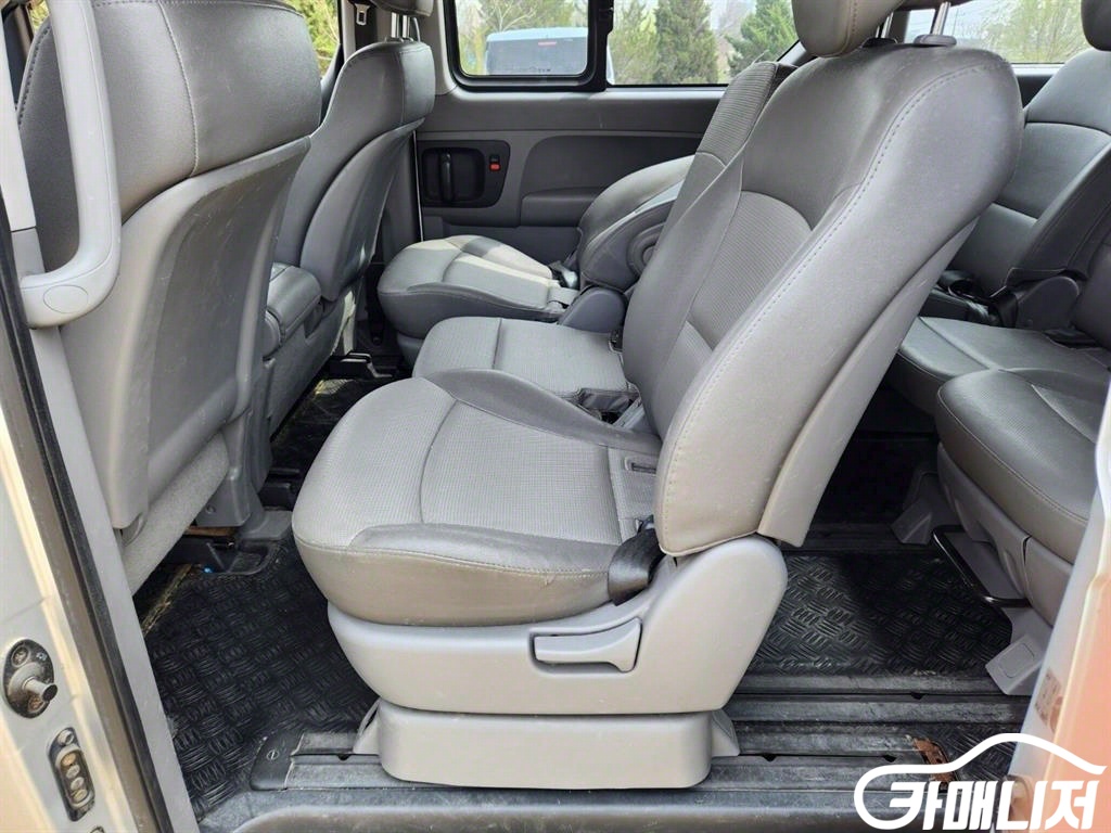 Hyundai Starex Grand Starex 12-Seater Wagon thumbnail 10