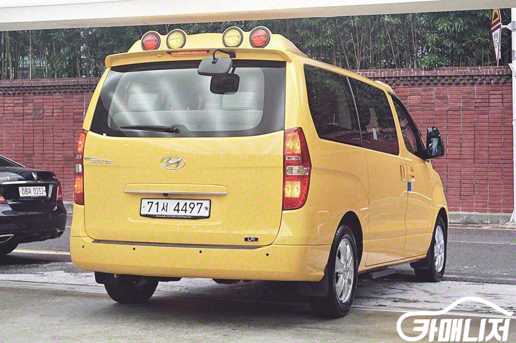 Hyundai Starex The New Grand Starex Child Safety Vehicle LPi thumbnail 3