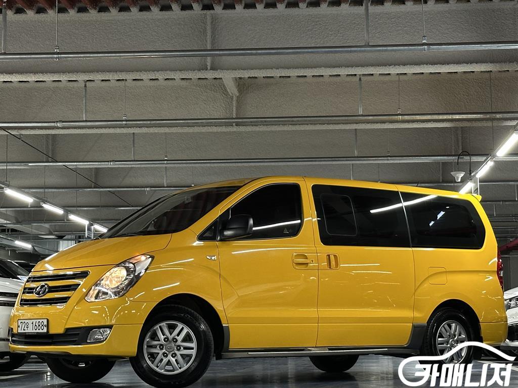 Hyundai Starex Grand Starex 12-Seater LPi