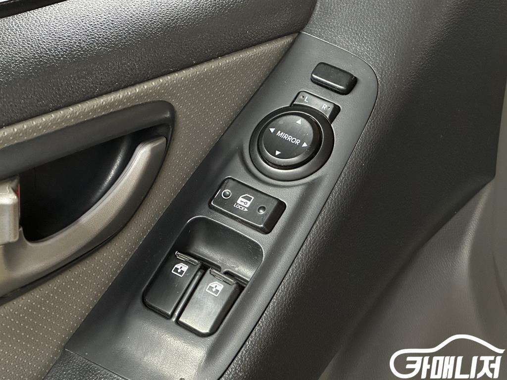 Hyundai Starex Grand Starex 12-Seater LPi thumbnail 11