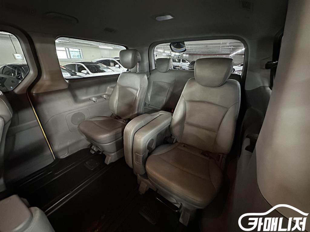 Hyundai Starex Grand Starex 12-Seater LPi thumbnail 8