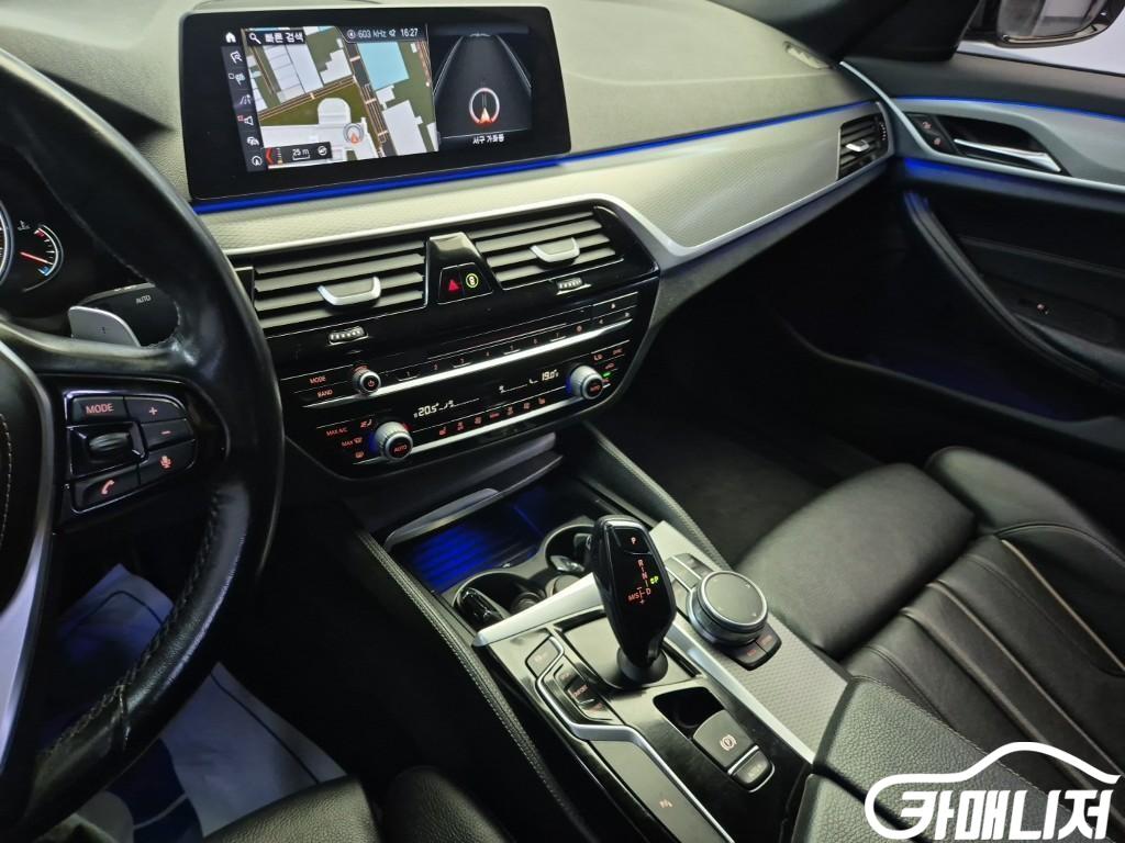 BMW 5 Series 530i thumbnail 10
